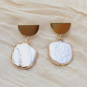 Lunar Pearl Drops